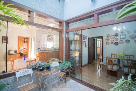 Casa à venda com 150m², 3 quartos e 2 vagas Casa à venda com 150m², 3 quartos e 2 vagasJardim