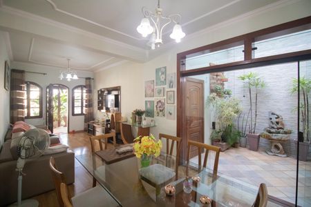 Casa à venda com 150m², 3 quartos e 2 vagas Casa à venda com 150m², 3 quartos e 2 vagasSala