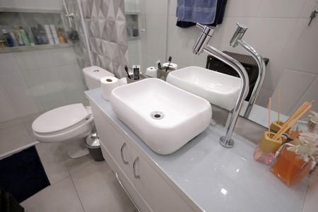 Apartamento à venda com 114m², 2 quartos e 2 vagasBanheiro suíte 1