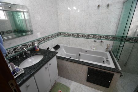 Casa à venda com 260m², 3 quartos e 4 vagasBanheiro da Suíte 1