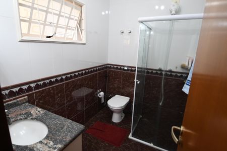 Casa à venda com 260m², 3 quartos e 4 vagasBanheiro da Suíte 2