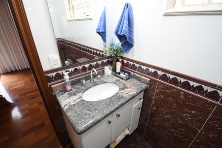 Casa à venda com 260m², 3 quartos e 4 vagasBanheiro da Suíte 2