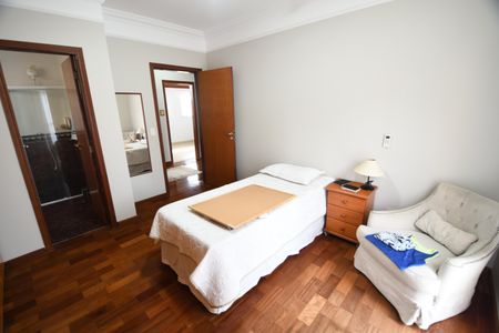 Casa à venda com 260m², 3 quartos e 4 vagas Suíte 2