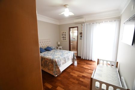 Casa à venda com 260m², 3 quartos e 4 vagasSuíte 1