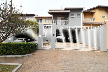 Casa à venda com 260m², 3 quartos e 4 vagasFachada