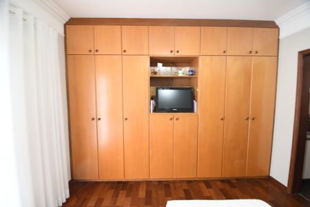 Casa à venda com 260m², 3 quartos e 4 vagas Suíte 2