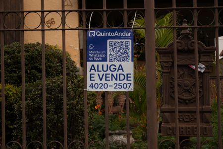 Casa à venda com 360m², 4 quartos e 4 vagasFachada + Placa