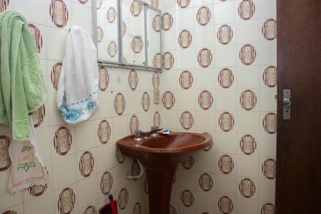 Casa à venda com 360m², 4 quartos e 4 vagasBanheiro Suíte 2