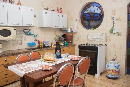 Casa à venda com 360m², 4 quartos e 4 vagasCozinha