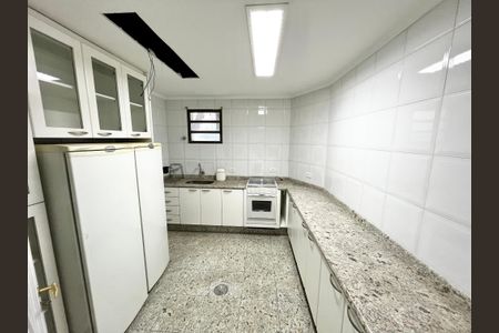 Casa à venda com 465m², 4 quartos e 7 vagasCozinha da Garagem
