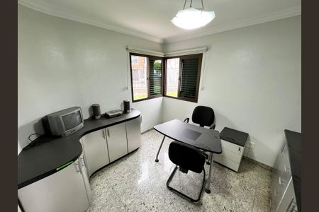 Casa à venda com 465m², 4 quartos e 7 vagasEscritório