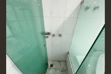 Casa à venda com 465m², 4 quartos e 7 vagasBanheiro da Suíte 3