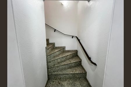 Casa à venda com 465m², 4 quartos e 7 vagasEscada P/ Sala