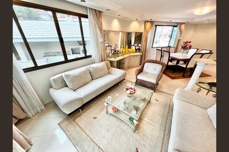 Casa à venda com 465m², 4 quartos e 7 vagasSala