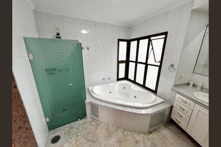 Casa à venda com 465m², 4 quartos e 7 vagasBanheiro da Suíte 3