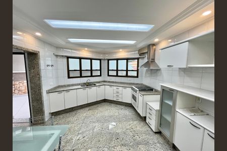 Casa à venda com 465m², 4 quartos e 7 vagasCozinha