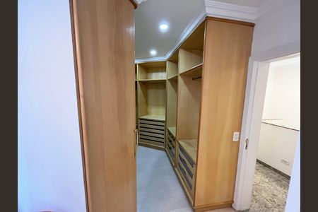 Casa à venda com 465m², 4 quartos e 7 vagasCloset da suíte 3