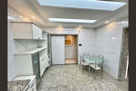 Casa à venda com 465m², 4 quartos e 7 vagasCozinha