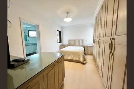 Casa à venda com 465m², 4 quartos e 7 vagasQuarto Suíte 2