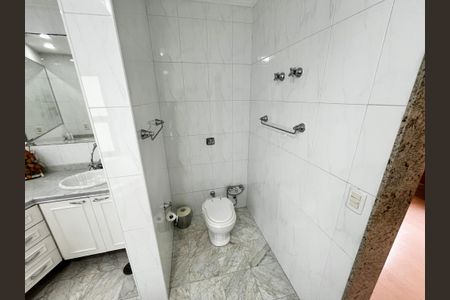 Casa à venda com 465m², 4 quartos e 7 vagasBanheiro da Suíte 3