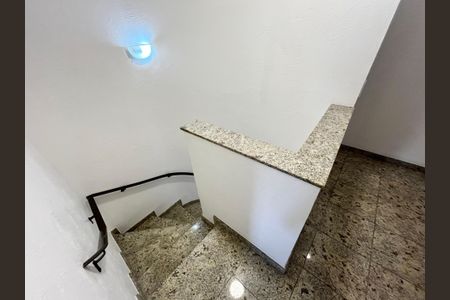 Casa à venda com 465m², 4 quartos e 7 vagasEscada