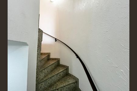 Casa à venda com 465m², 4 quartos e 7 vagasEscada P/ Sala