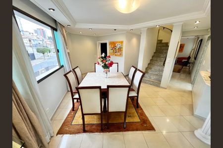 Casa à venda com 465m², 4 quartos e 7 vagasSala