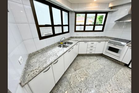 Casa à venda com 465m², 4 quartos e 7 vagasCozinha