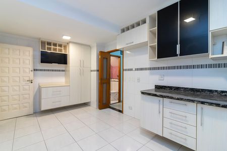 Casa à venda com 167m², 4 quartos e 4 vagas Casa à venda com 167m², 4 quartos e 4 vagasCozinha