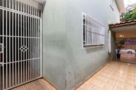 Casa à venda com 167m², 4 quartos e 4 vagas Casa à venda com 167m², 4 quartos e 4 vagasCorredor Lateral