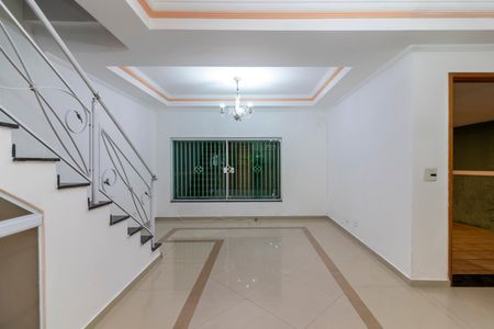 Casa à venda com 167m², 4 quartos e 4 vagas Casa à venda com 167m², 4 quartos e 4 vagasSala