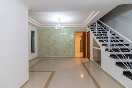 Casa à venda com 167m², 4 quartos e 4 vagas Casa à venda com 167m², 4 quartos e 4 vagasSala