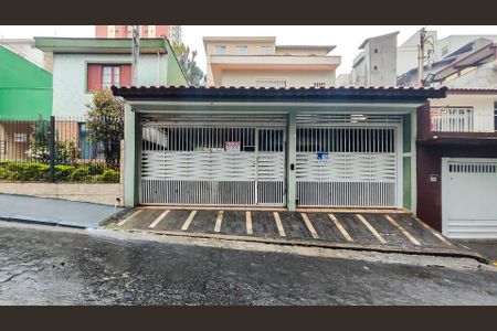 Casa à venda com 167m², 4 quartos e 4 vagas Casa à venda com 167m², 4 quartos e 4 vagasFachada