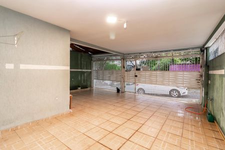 Casa à venda com 167m², 4 quartos e 4 vagas Casa à venda com 167m², 4 quartos e 4 vagasGaragem