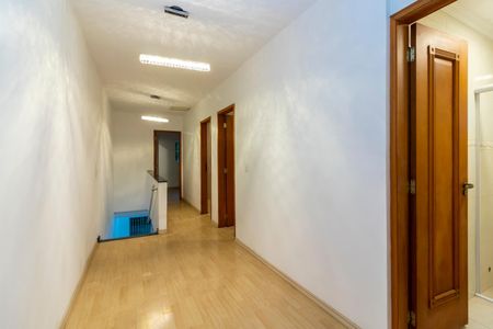 Casa à venda com 167m², 4 quartos e 4 vagas Casa à venda com 167m², 4 quartos e 4 vagasCorredor