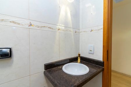 Casa à venda com 167m², 4 quartos e 4 vagas Casa à venda com 167m², 4 quartos e 4 vagasBanheiro Social