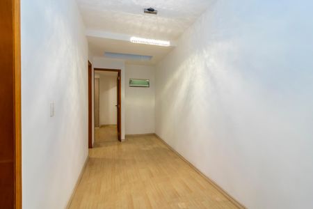 Casa à venda com 167m², 4 quartos e 4 vagas Casa à venda com 167m², 4 quartos e 4 vagasCorredor