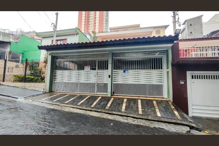 Casa à venda com 167m², 4 quartos e 4 vagas Casa à venda com 167m², 4 quartos e 4 vagasFachada