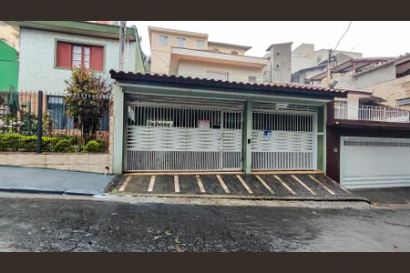 Casa à venda com 167m², 4 quartos e 4 vagas Casa à venda com 167m², 4 quartos e 4 vagasFachada