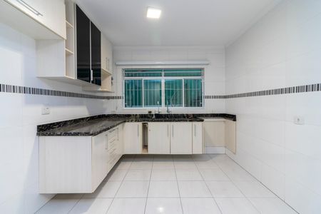Casa à venda com 167m², 4 quartos e 4 vagas Casa à venda com 167m², 4 quartos e 4 vagasCozinha