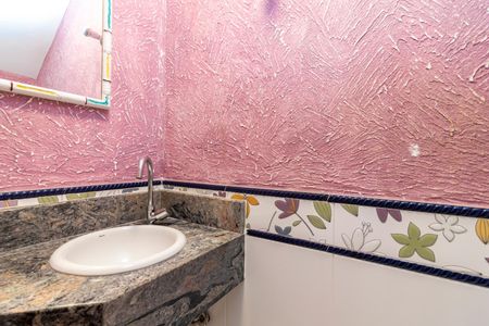 Casa à venda com 167m², 4 quartos e 4 vagas Casa à venda com 167m², 4 quartos e 4 vagasLavabo