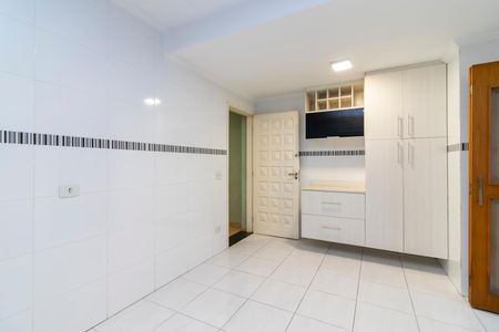 Casa à venda com 167m², 4 quartos e 4 vagas Casa à venda com 167m², 4 quartos e 4 vagasCozinha