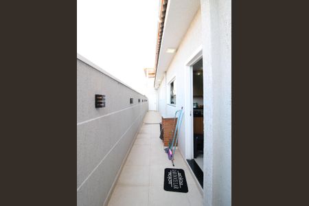 Casa à venda com 140m², 2 quartos e 2 vagasCorredor lateral