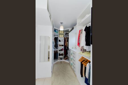 Casa à venda com 380m², 3 quartos e 3 vagas Casa à venda com 380m², 3 quartos e 3 vagasCloset da suíte 3