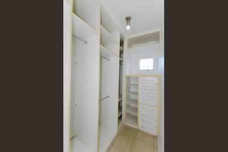 Casa à venda com 380m², 3 quartos e 3 vagas Casa à venda com 380m², 3 quartos e 3 vagasSuíte 2
