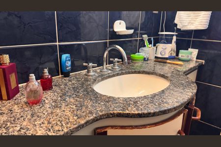 Casa à venda com 320m², 5 quartos e 3 vagas Casa à venda com 320m², 5 quartos e 3 vagasBanheiro da Suíte