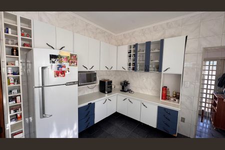 Casa à venda com 320m², 5 quartos e 3 vagas Casa à venda com 320m², 5 quartos e 3 vagasCozinha