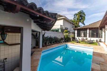 Apartamento à venda com 390m², 4 quartos e 6 vagas Apartamento à venda com 390m², 4 quartos e 6 vagasPiscina