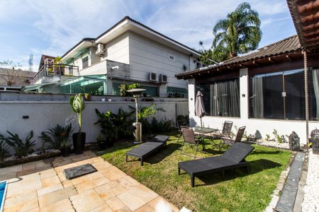 Apartamento à venda com 390m², 4 quartos e 6 vagas Apartamento à venda com 390m², 4 quartos e 6 vagasQuintal