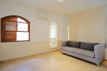 Casa à venda com 150m², 3 quartos e 2 vagasSuíte